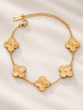 Gold Clover Bracelet (7700)